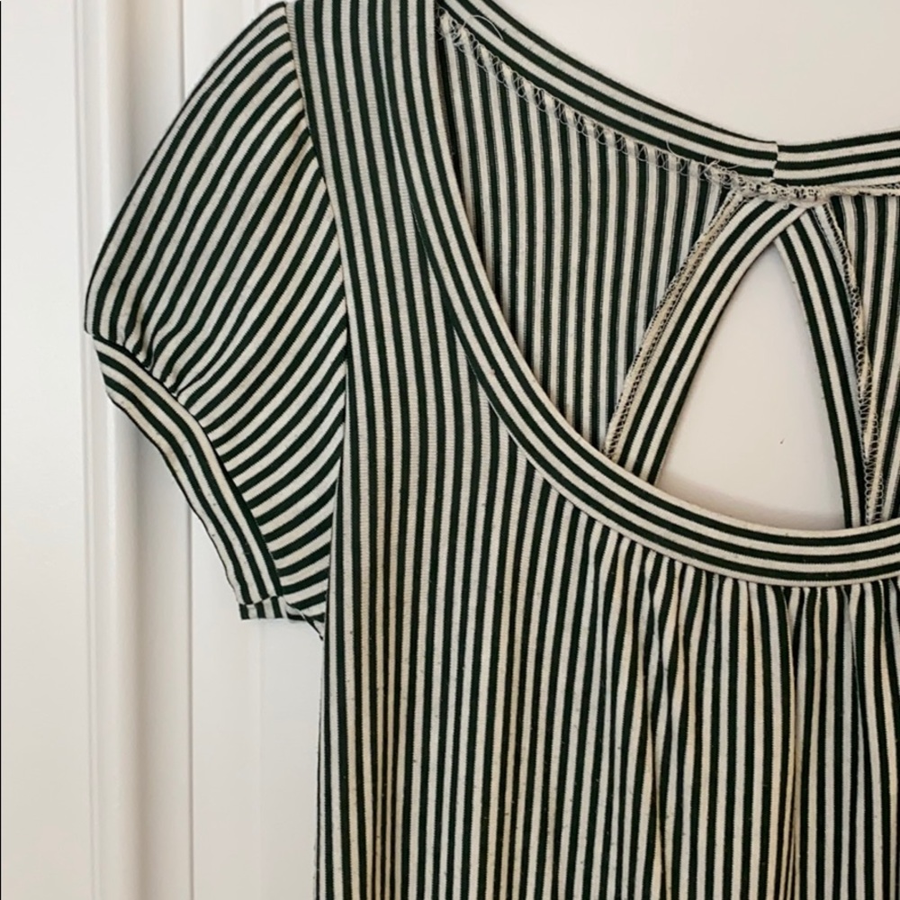 Keyhole back tee - Picture 4 of 6